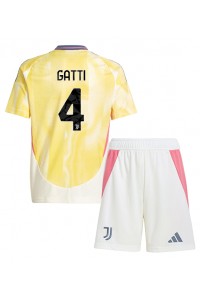 Juventus Federico Gatti #4 Jalkapallovaatteet Lasten Vieraspeliasu 2024-25 Lyhythihainen (+ Lyhyet housut)